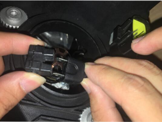 How to replace car halogen headlights by LED headlights by yourself ?